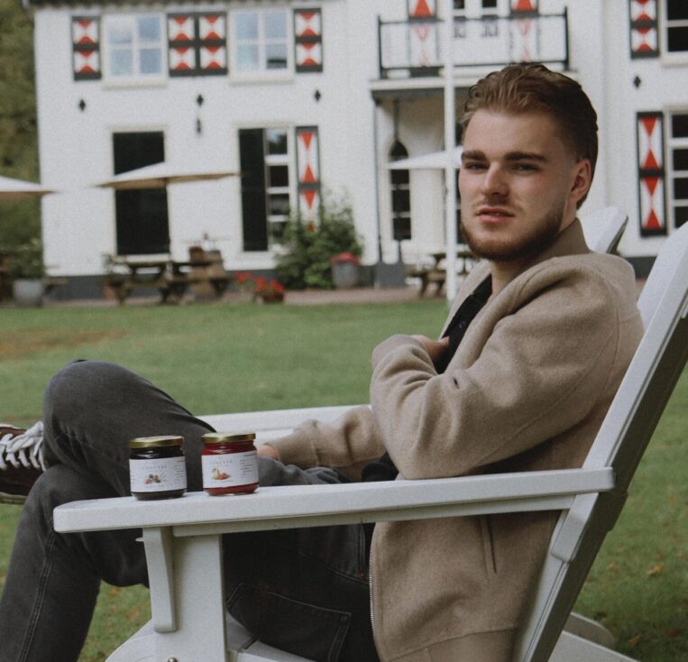 Foto van Sam achter Cobessé
